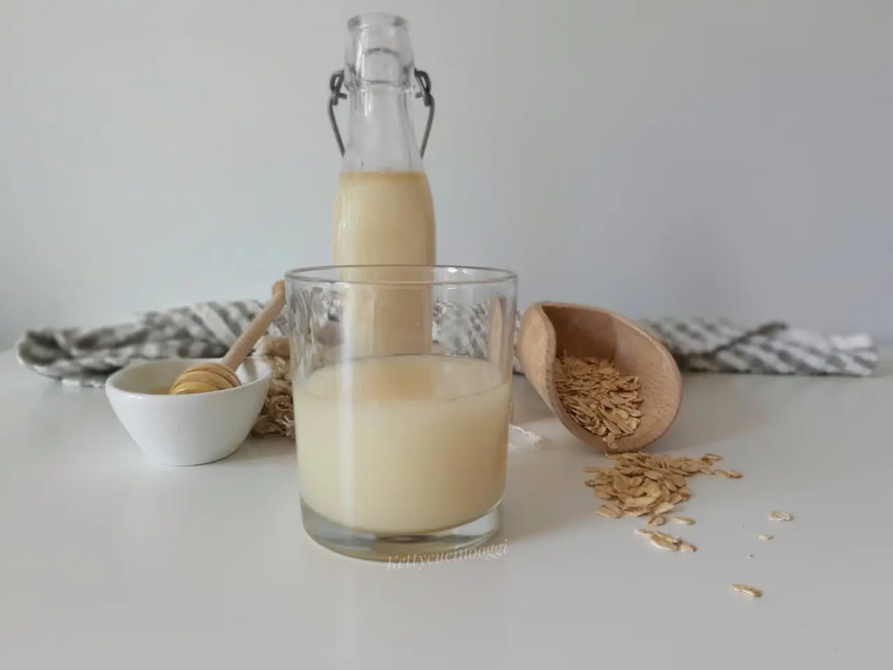 Bere latte di avena: ecco le conseguenze per colesterolo e glicemia Bere latte di avena: ecco le conseguenze per colesterolo e glicemia