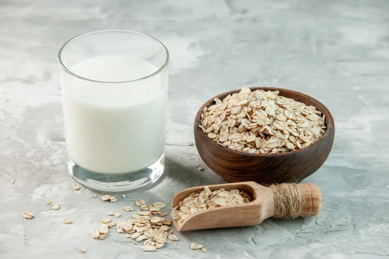 Bere latte di avena: ecco le conseguenze per colesterolo e glicemia Bere latte di avena: ecco le conseguenze per colesterolo e glicemia