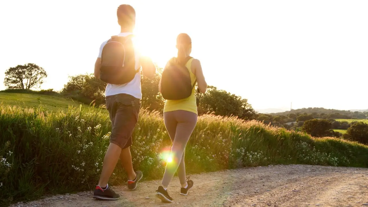Camminare 30 minuti al giorno: ecco gli effetti su glicemia e colesterolo Camminare 30 minuti al giorno: ecco gli effetti su glicemia e colesterolo