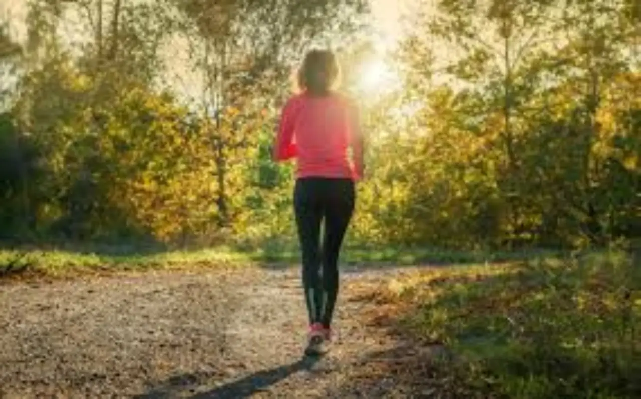 Camminare 30 minuti al giorno: ecco gli effetti su glicemia e colesterolo Camminare 30 minuti al giorno: ecco gli effetti su glicemia e colesterolo